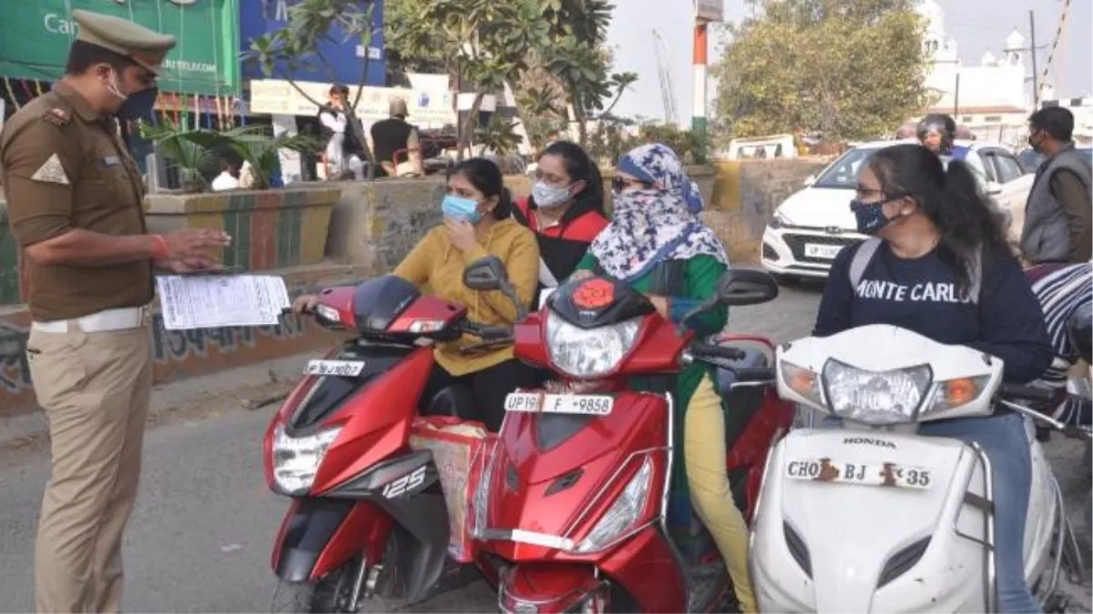 यातायात नियमों को लेकर सख्त हुई गोरखपुर पुलिस, शहर की सीमा में बिना हेलमेट लगाए नहीं म‍िलेगा प्रवेश