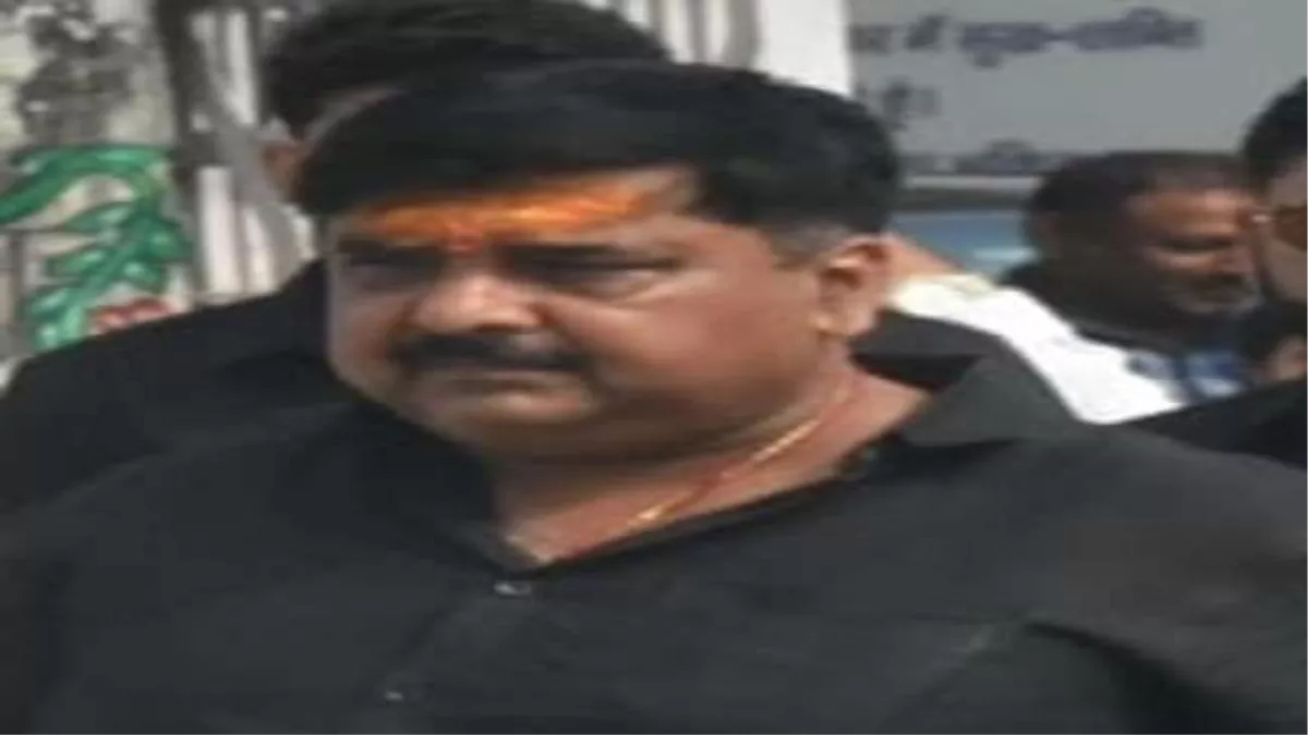 मुजफ्फरपुर के महापौर को नगर आयुक्त ने दी कानूनी कार्रवाई की चेतावनी