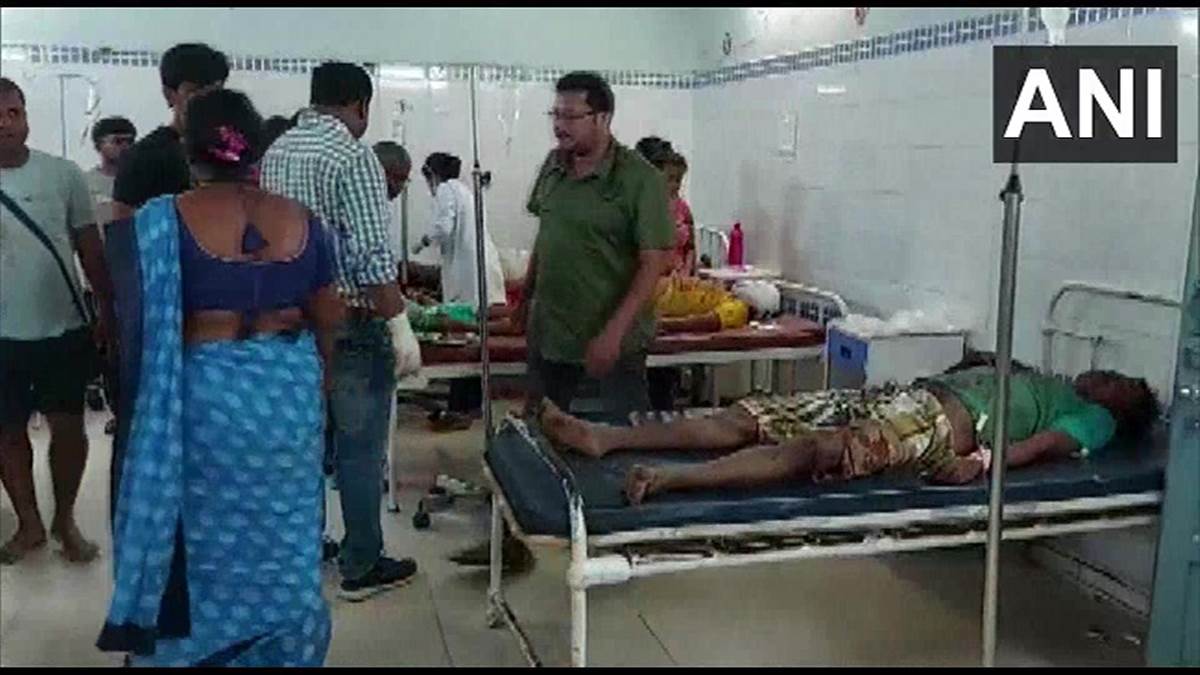 ओडिशा में बस पलटने से सात लोगों की मौत (फोटो- एएनआइ)
