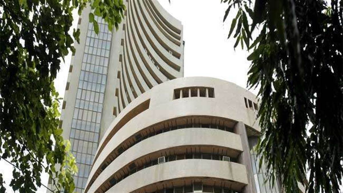 Virat Kohli-backed Digit Insurance plans to raise ₹4,000 crore in IPO. Indian cricket star Virat Kohli is an investor in Digit Insurance ... Virat Kohli-backed Digit Insurance plans to raise ₹4,000 crore in IPO. Indian cricket star Virat Kohli is an investor in Digit Insurance ...