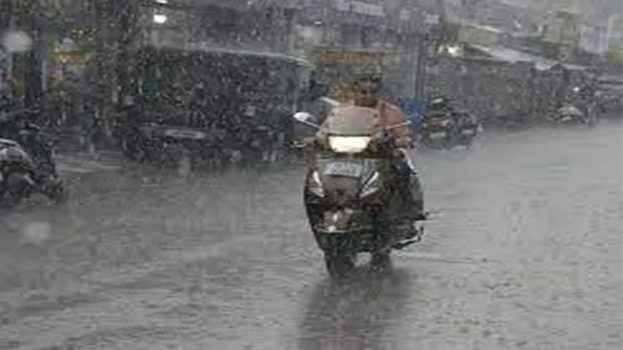 Punjab Weather Update : पंजाब में दूसरे दिन बारिश से मौसम ठंडा हो गया।