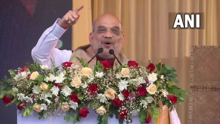 शाह ने कहा, एक लाख युवाओं को सरकारी नौकरी ये बताता है कि असम के लोग आज विकास चाहते हैं।