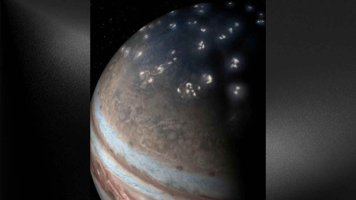 jupiter lightning resembles earth nasa spacecraft reveals