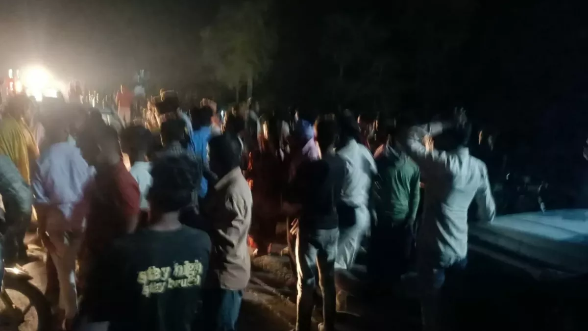 Bihar: छापेमारी के दौरान भाग रहा युवक ट्रेन से कटा, लोगों ने जमकर काटा बवाल, पुलिस पर चलाए पत्थर; कई घायल