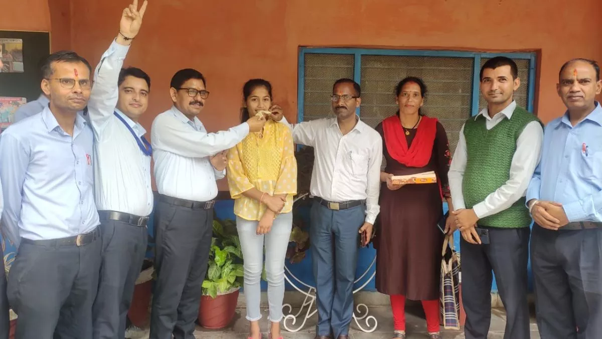 UK Board 10th Toppers List 2023: बागेश्वर विवेकानंद विद्या मंदिर के छात्र-छात्राओं ने लहराया सफलता का परचम