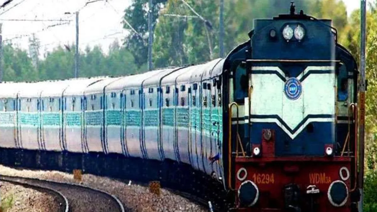 Shahjahanpur : धार्मिक यात्रा पर जा रहे तमिलनाडु के युवक की ट्रेन से गिरकर मौत, चेनपुलिंग कर रुकवाई गई ट्रेन