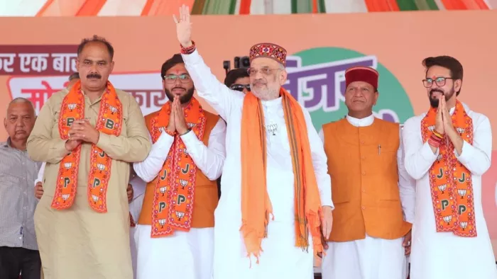 हिमाचल प्रदेश में जनसभा को संबोधित करते अमित शाह