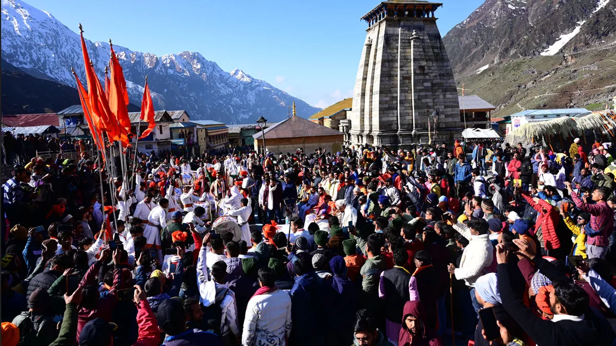 Kedarnath Helicopter Landing: रेस्क्यू के लिए फायर सर्विस-एसडीआरएफ तैनात, पूरे मार्ग पर डटे हुए हैं एक हजार से ज्‍यादा पुलिसकर्मी