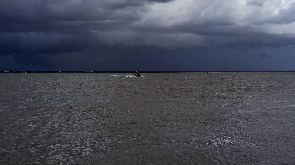 हो जाएं सावधान! तेज रफ्तार से आ रहा चक्रवाती तूफान 'रेमल', जानें कितना खतरनाक है यह