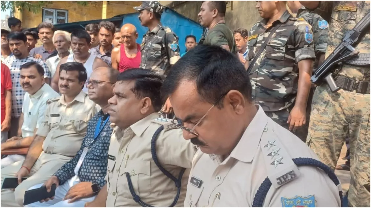 Jharkhand के इस क्षेत्र में ग्रामीणों ने वोट देने से किया इनकार, सूचना मिलते ही मौके पर पहुंचे अधिकारी