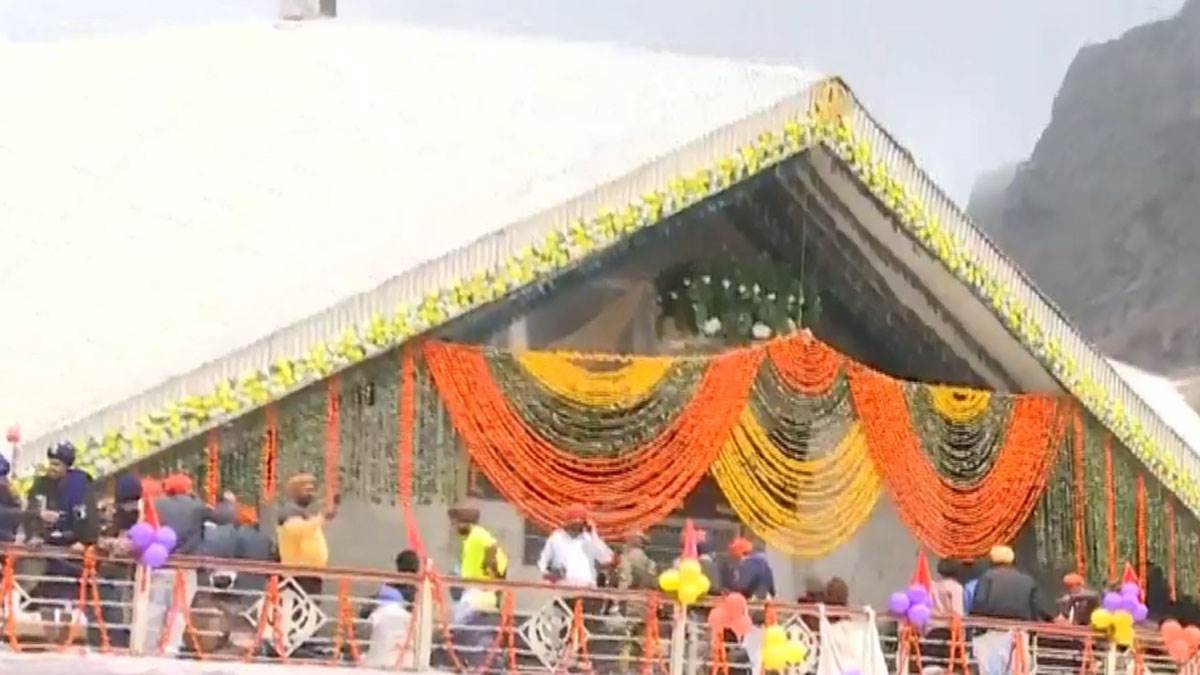 https://www.jagranimages.com/images/newimg/25052024/25_05_2024-hemkund-sahib_23724758_13727891.jpg