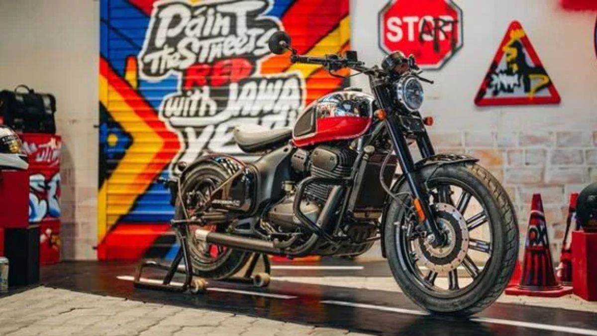 https://www.jagranimages.com/images/newimg/25052024/25_05_2024-jawa_42_bobber_red_sheen_variant_23724903.jpg