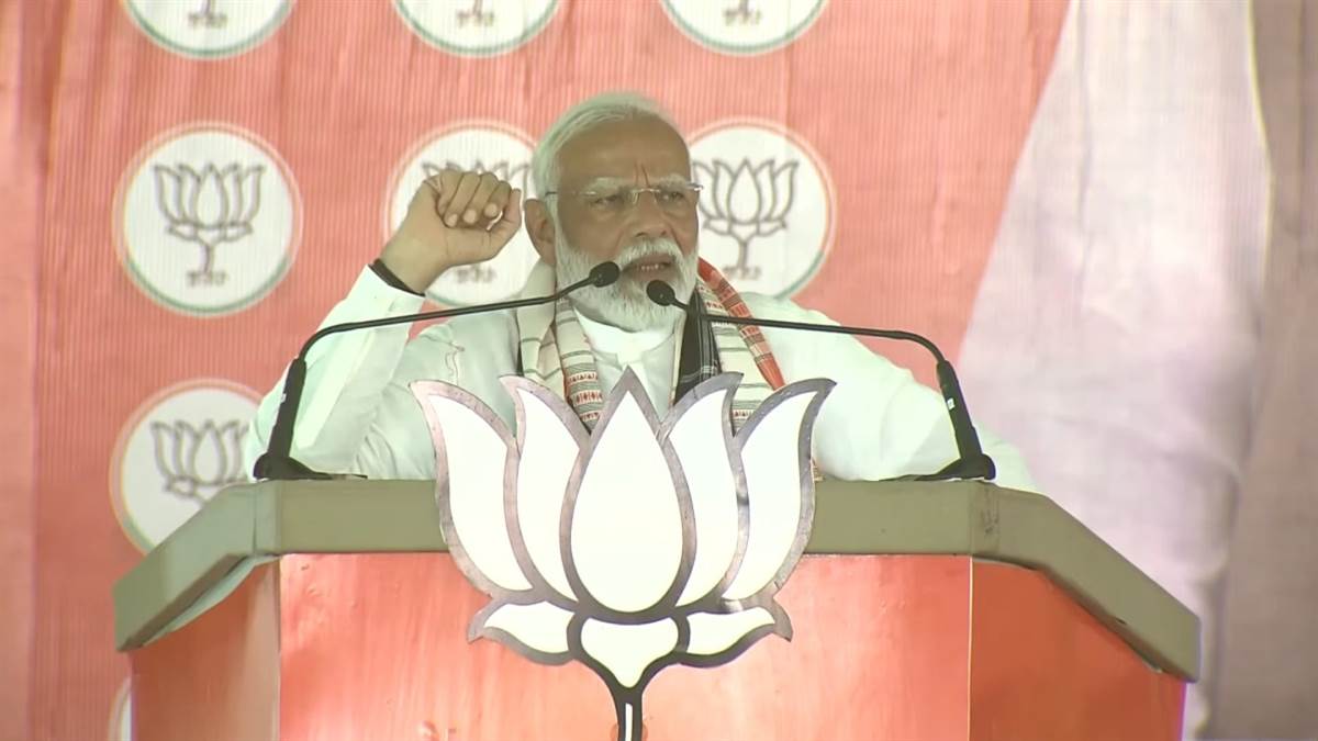 pm modi target on lalu yadav rjd congress from karakat rally who is doing mujra