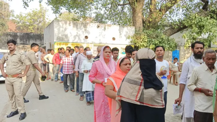 कड़ी सुरक्षा व्यवस्था के बीच जौनपुर व मछलीशहर लोकसभा सीट पर मतदान