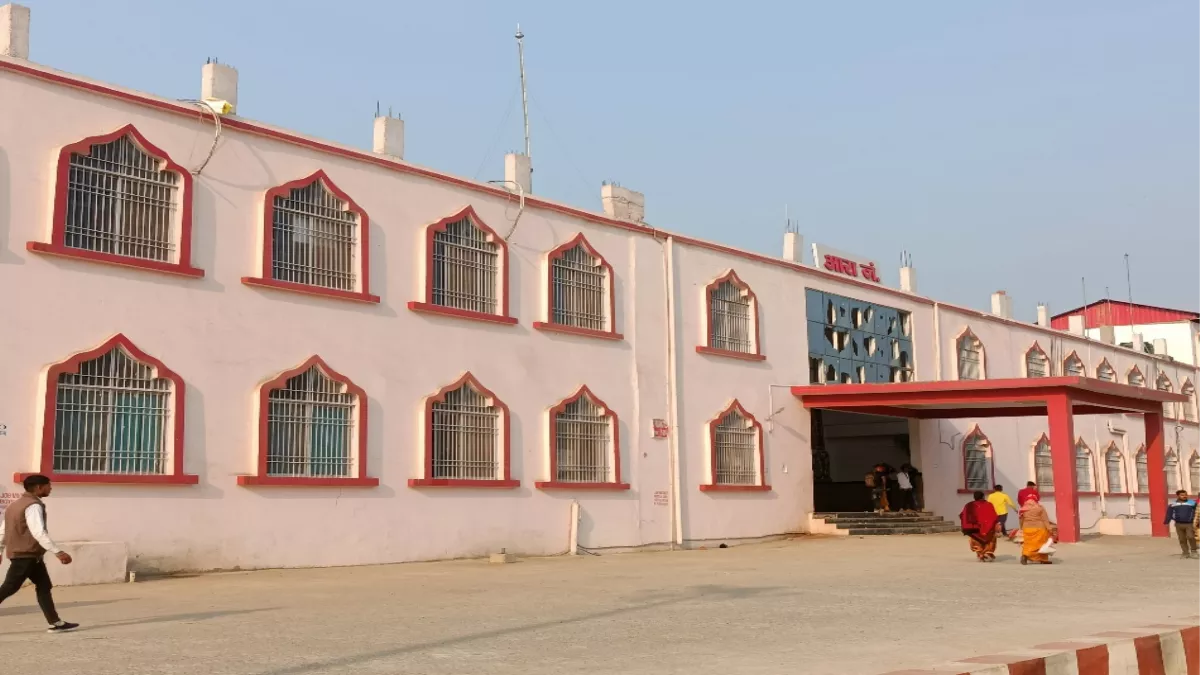 Ara News: रेलवे ने कर दिया यात्रियों को खुश करने वाला एलान, आरा जंक्शन पर मिलेंगी होटल जैसी सुविधाएं