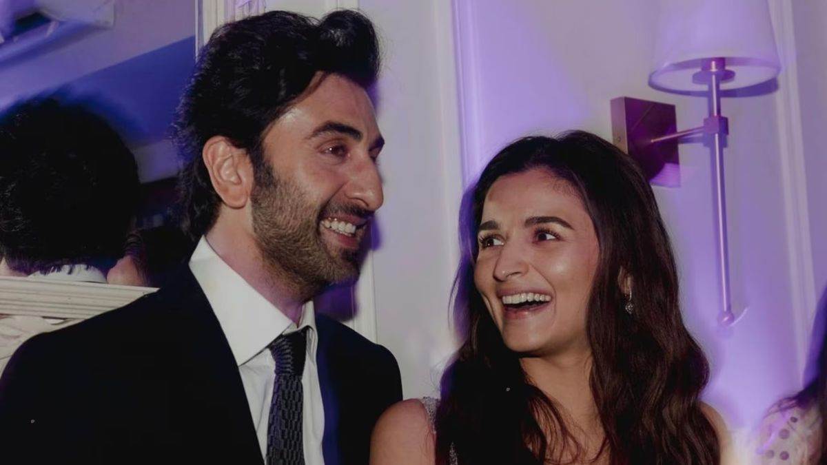 https://www.jagranimages.com/images/newimg/25052025/25_05_2025-alia_ranbir_love_story_23946403.jpg