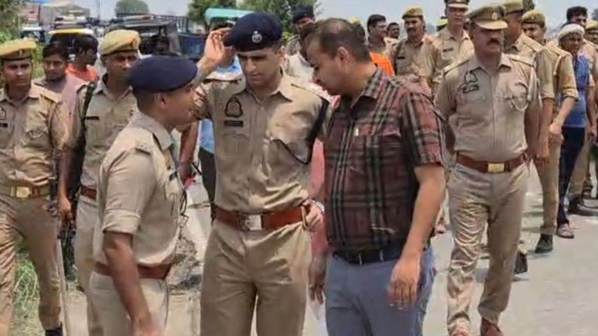 mob attacks meat traders in aligarh police rescue inside news