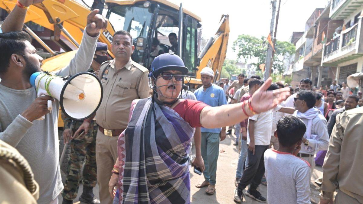 kanpur news kda demolishes illegal structures recovers land