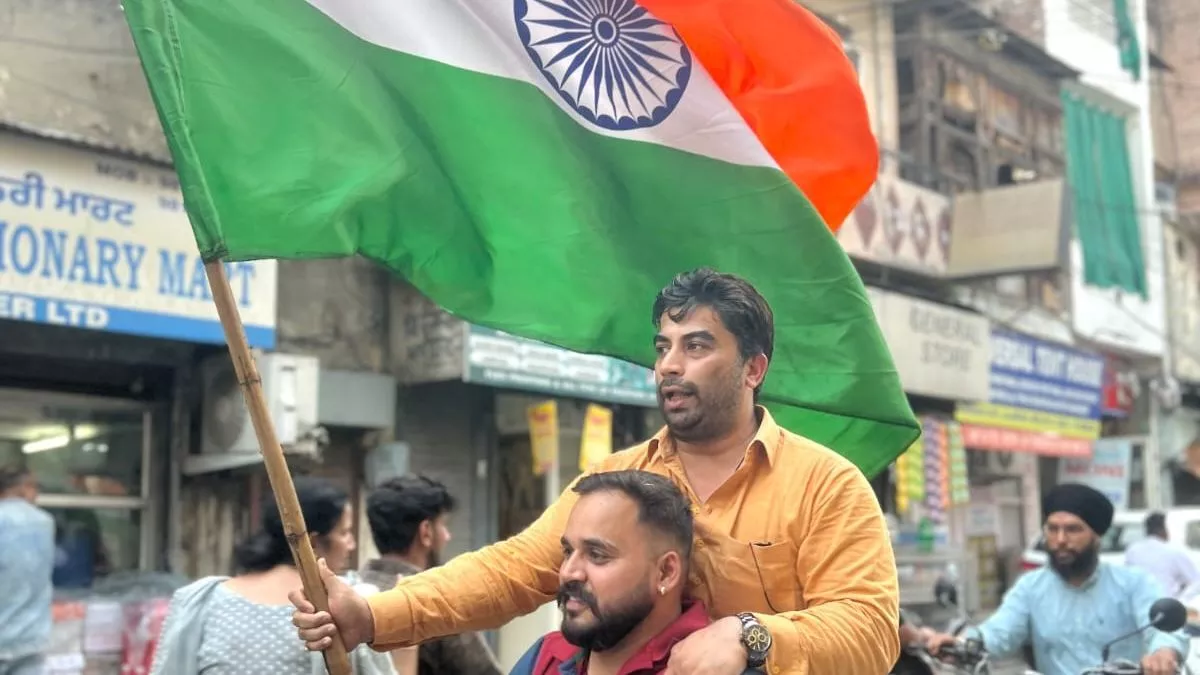 Punjab News: भाजपा ने सेना के सम्मान में निकाली तिरंगा यात्रा, युवाओं ने भारत माता की जय, वंदे मातरम जयघोष किया