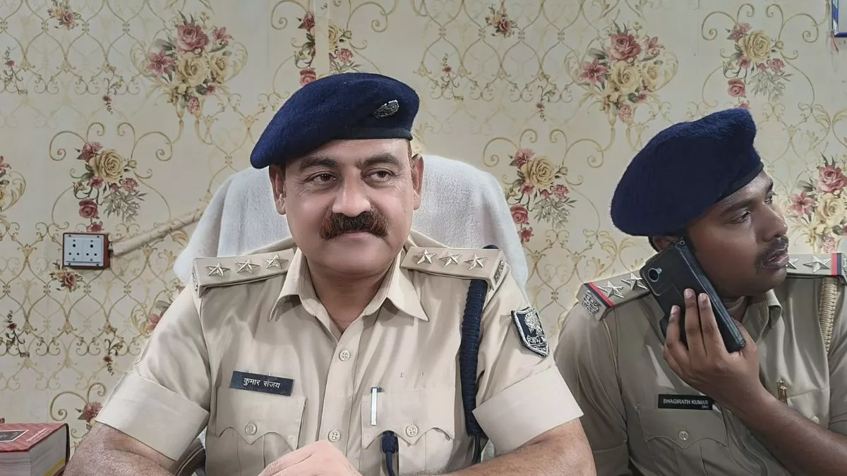 Sasaram News: चाकू से दर्जनों बार हमला... बहन का तिलक चढ़ाने गए युवक की क्यों हुई हत्या? शक की सुई रिश्तेदार पर