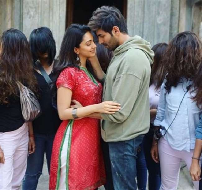 Kartik Aaryan and Kiara Advani film Bhool Bhulaiyaa 2 to resume shoot in  September