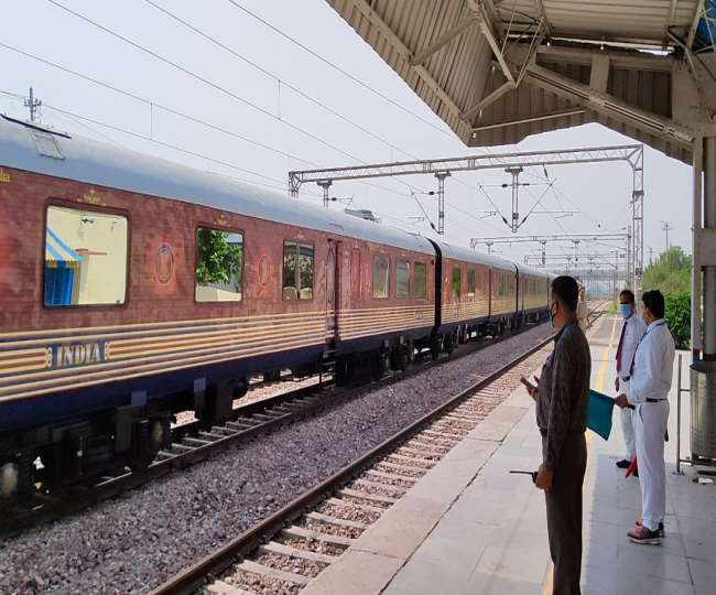 Presidential Train Delhi to Kanpur अलीगढ़ से हवा की तरह गुजरी