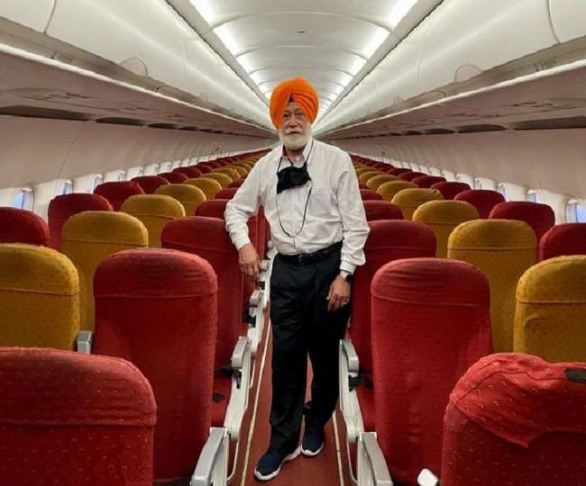 बिजनेसमैन एसपी सिंह ओबराय ने अमृतसर से दुबई का सफर एयर इंडिया के विमान में अकेले तय किया। एएनआइ