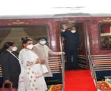 विशेष ट्रेन से राष्ट्रपति पैतृक गांव रवाना हुए। फोटो- राष्ट्रपति ट्विटर व जागरण