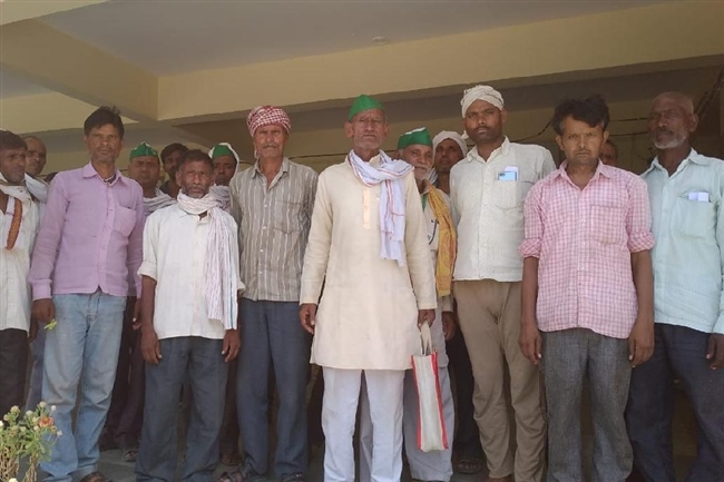 मनरेगा श्रमिकों के हक पर सचिव डाल रहे डांका