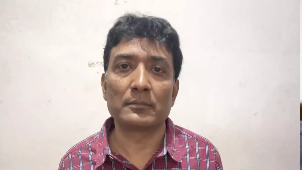 Jamshedpur Crime News: 85 वर्षीय महिला से 12 लाख की धोखाधड़ी करने वाला आरोपी गिरफ्तार, धोखे से उड़ा लिए थे लोन के पैसे
