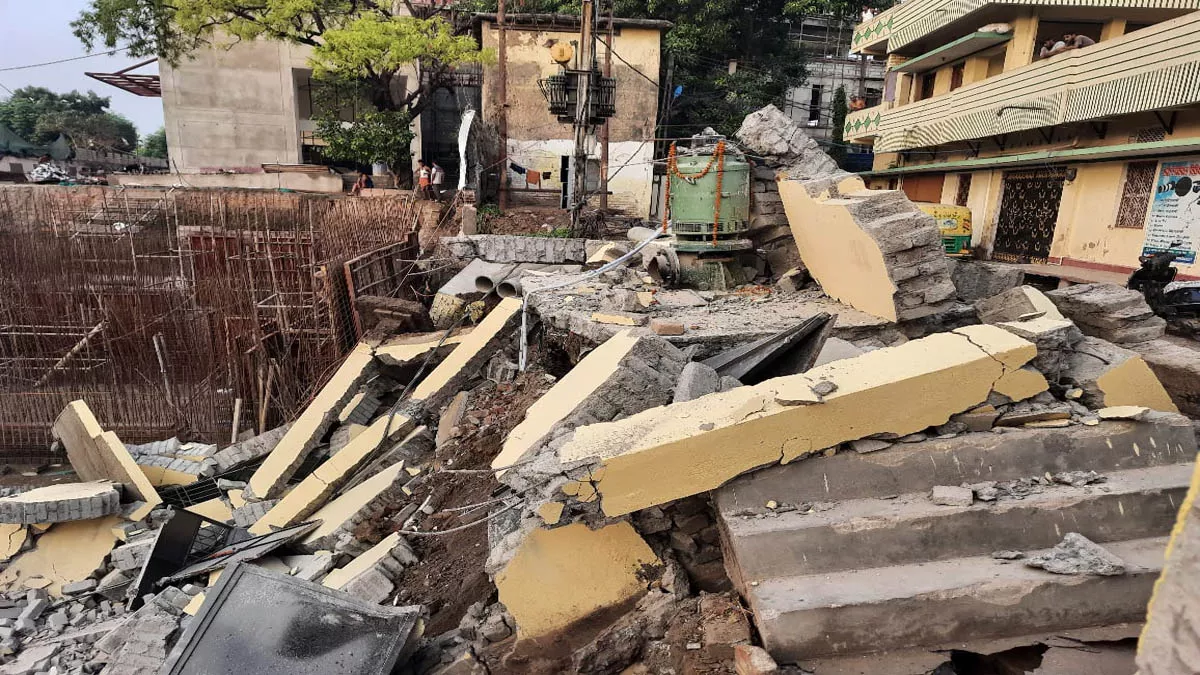 गड्ढा खोदे जाने से धराशायी हो गया पटना में सवा करोड़ के पंप का भवन, 19 जून को हुआ था उद्घाटन