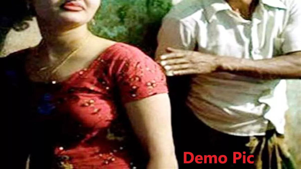 मीरजापुर में डीएम से पति की जगह प्रेमी का नाम खतौनी में दर्ज कराने की मांग, उड़ गए अधिकारियों के होश