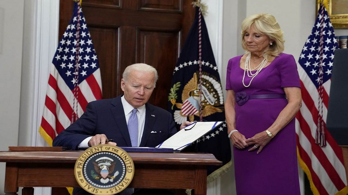 us president joe biden signs bipartisan safe communities act into gun control law