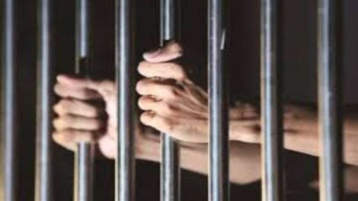 अधिक उम्र बताकर जेल से छूट गया गोरखपुर का टॉप-10 रहा बदमाश! (प्रतीकात्मक तस्वीर)