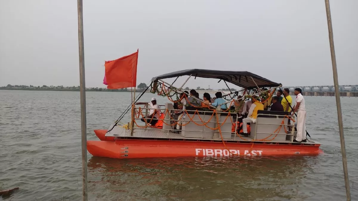 Kanpur Boat Club : गंगा तट पर दिखा गोवा जैसा नजारा, विधानसभा अध्यक्ष सतीश महाना ने दिखाई हरी झंडी