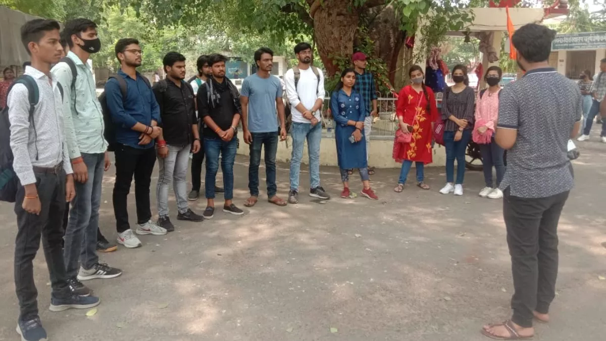 Lucknow University: बीएससी में कम अंक मिलने से नाराज छात्र पहुंचे कैंपस, स्‍पेशल बैक पेपर परीक्षा कराए जाने की मांग
