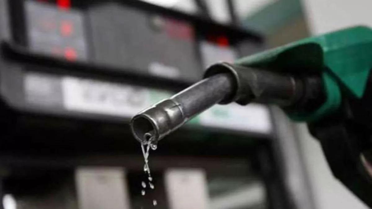 Petrol Diesel Price Agra: आगरा में क्या हैं आज पेट्रोल-डीजल के दाम, फ्यूल स्टेशन जाने से पहले पढ़ें ये खबर को और रहिए अपडेट