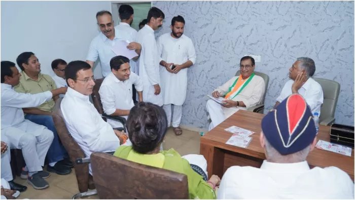 हरियाणा कांग्रेस बैठक: बाबरिया ने टटोला नेताओं का मन, ज्यादातर बोले- गुटबाजी रही तो 2024 में फिर मिलेगी हार