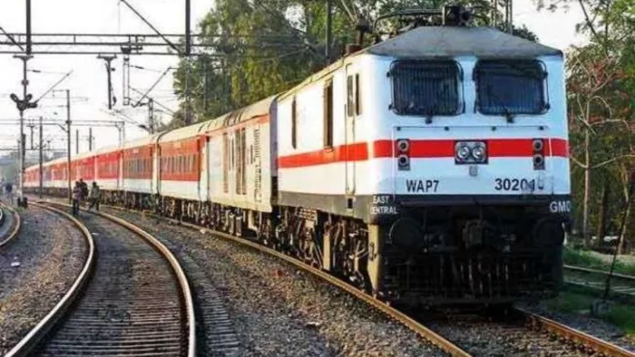 भरे जाएंगे रेलवे में संरक्षा से जुड़े खाली पद। (प्रतीकात्मक तस्वीर)