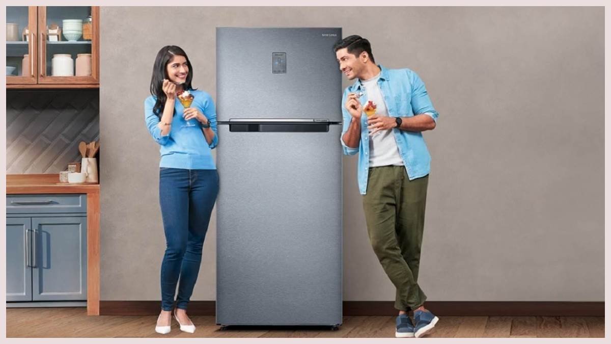 Vastu Tips for Home फ्रिज के ऊपर भूलकर भी न रखें ये चीजें, झेलनी पड़ती