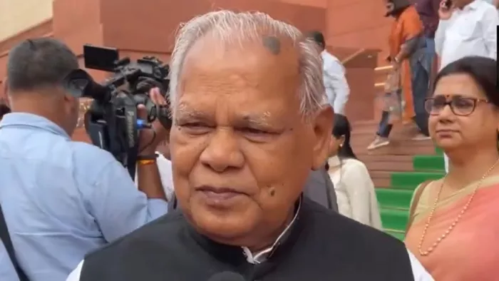 मीडिया से बात करते हुए जीतन राम मांझी।