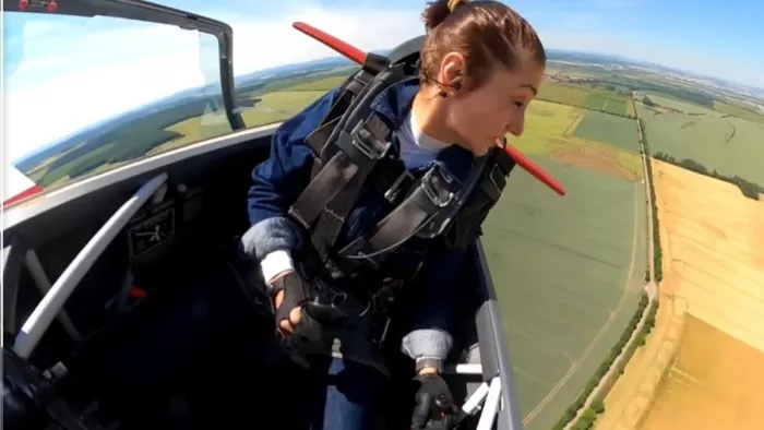 डच महिला पायलट ने बड़ी साहसी से की विमान की सेफ लैंडिंग (Image: Pilot Narine Melkumjan Instagram)