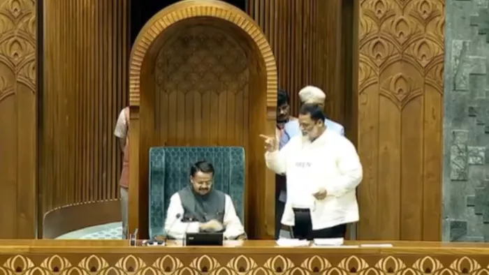शपथ ग्रहण के दौरान पप्पू यादव और किरेन रिजिजू के बीच नोकझोंक हुई।