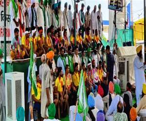 आंदोलनकारियों ने टीकरी बार्डर पर रखी छोटूराम की प्रतिमा का किया अभिषेक