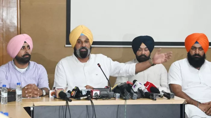 दिल्ली की तरह पंजाब में हुए शराब घोटाले की जांच सीबीआई या ईडी को सौंपे राज्यपाल: बिक्रम सिंह मजीठिया