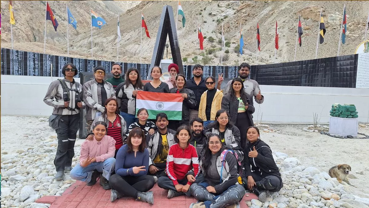 Kargil Vijay Diwas 2024: कठिन रास्ते, 216 KM लंबा सफर, मुश्किलों के बाद भी महिला बाइकर्स ने सियाचिन-कारगिल में बलिदानियों को दी श्रद्धांजलि