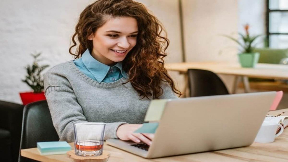 https://www.jagranimages.com/images/newimg/25072024/25_07_2024-notebook_laptop_23765410.jpg