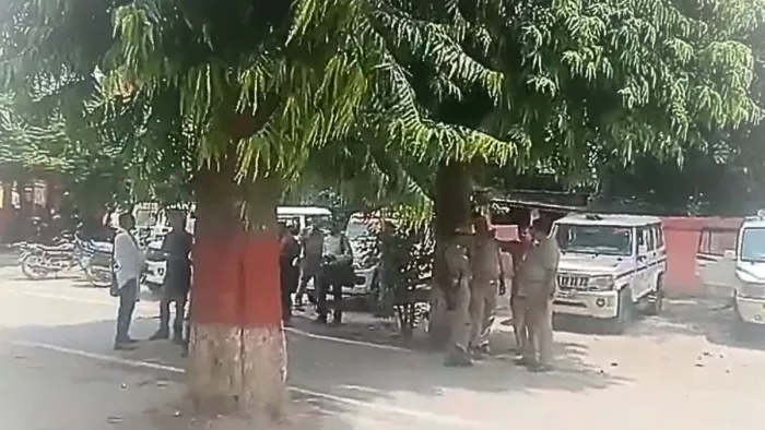 यूपी-बिहार सीमा पर ADG वाराणसी का छापा