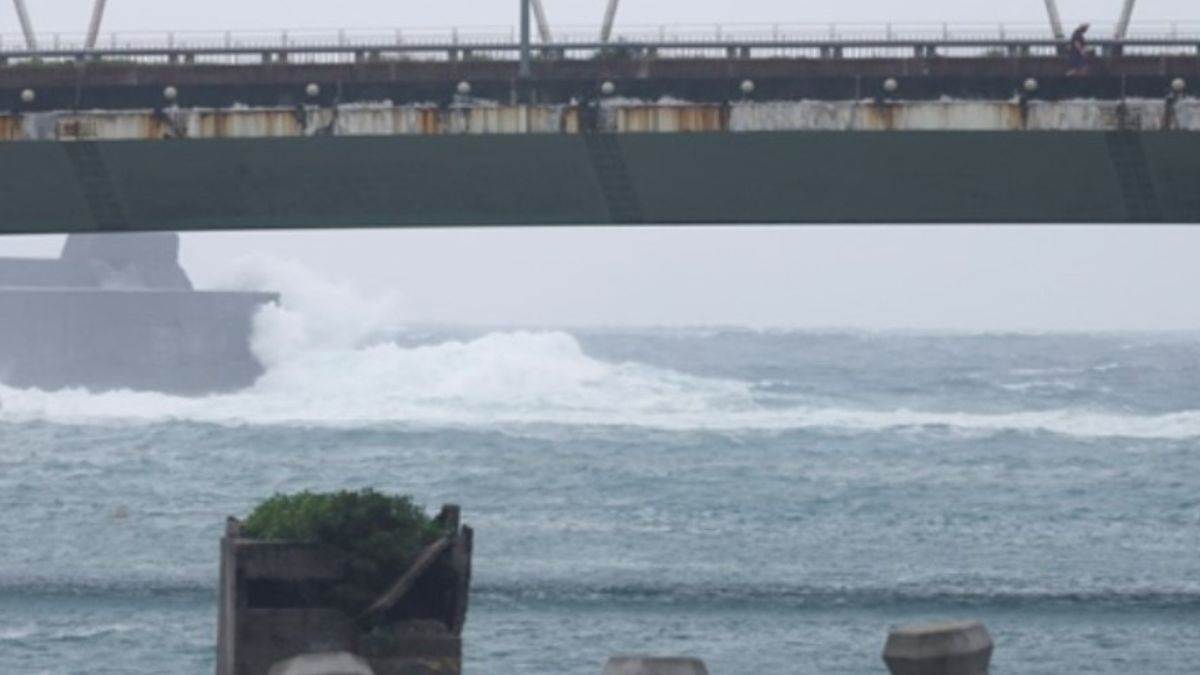 https://www.jagranimages.com/images/newimg/25072024/25_07_2024-typhoon_gaemi_23765409.jpg