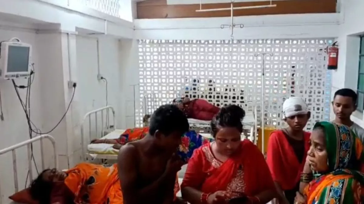 बांका में विदाई के दौरान बवाल, फेंका गया मिर्ची पाउडर और जमकर चले लाठी-डंडे; 15 लोग हुए घायल